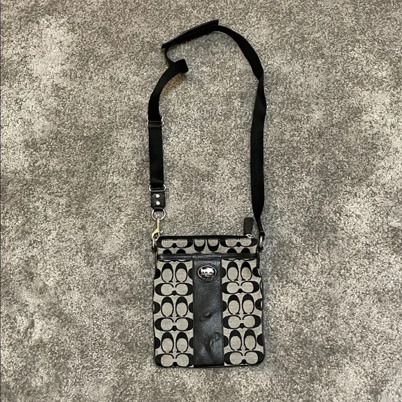 GC Coach Signature Black and Grey Cross Body Bag - Picture 1 of 9